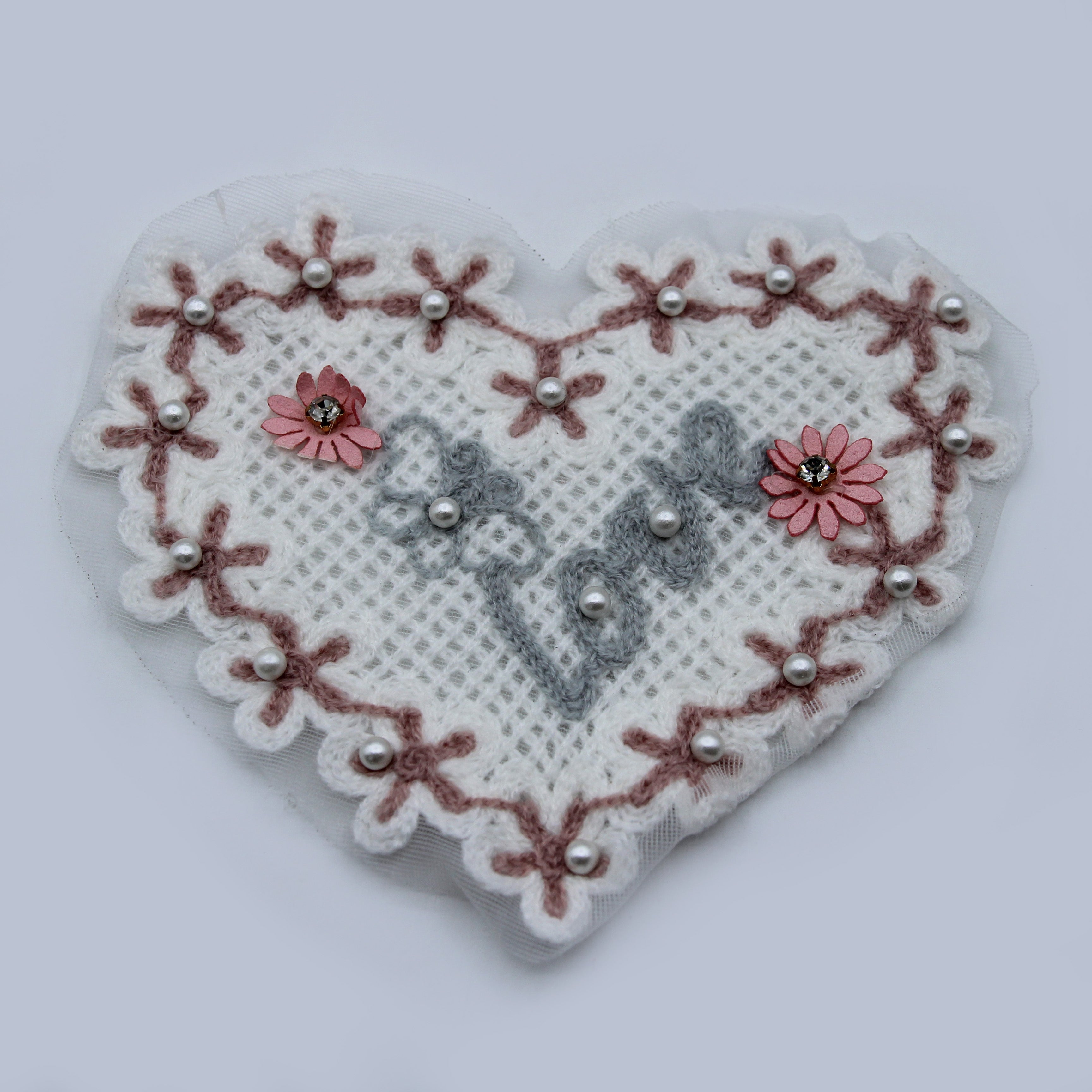 APLIQUE MANUAL CORAZON LOVE FLORES MIX COLOR