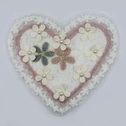 APLIQUE MANUAL CORAZON FLORES CON PERLAS